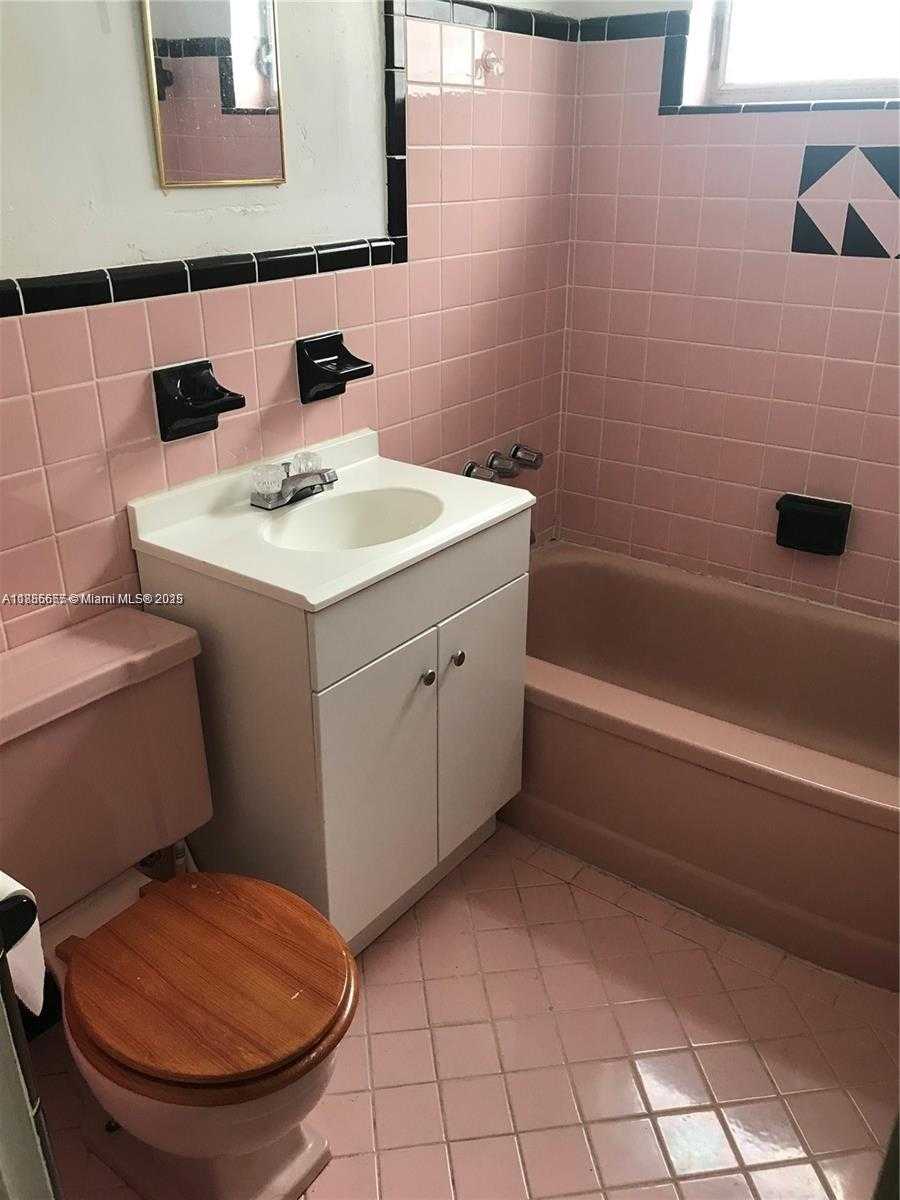 Small Image of 8132 HARDING AVE #9, Miami Beach Number 2