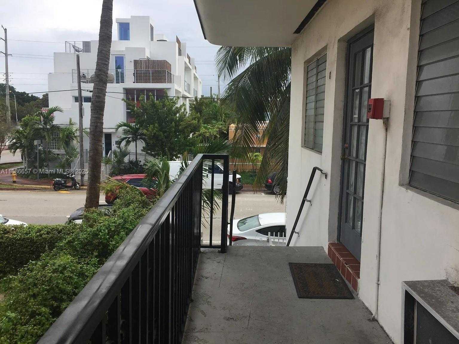 Small Image of 8132 HARDING AVE #9, Miami Beach Number 5