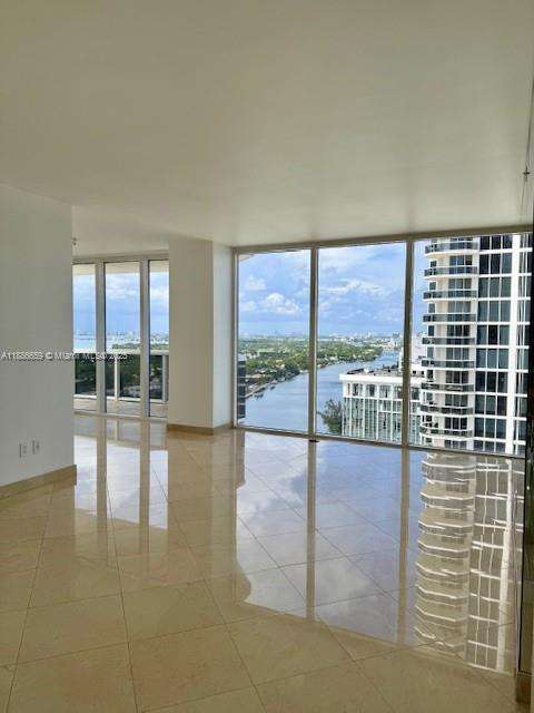 Small Image of 4775 COLLINS AVE #2507, Miami Beach Number 3