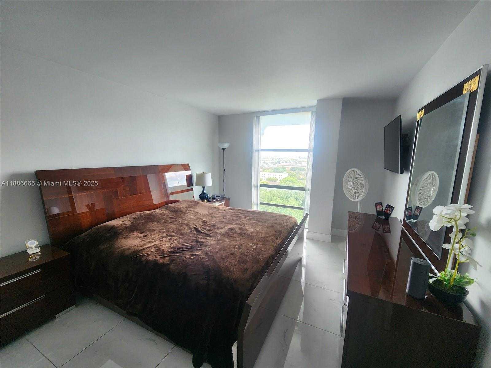 Small Image of 1825 WEST 44TH PL #1208, Hialeah Number 3