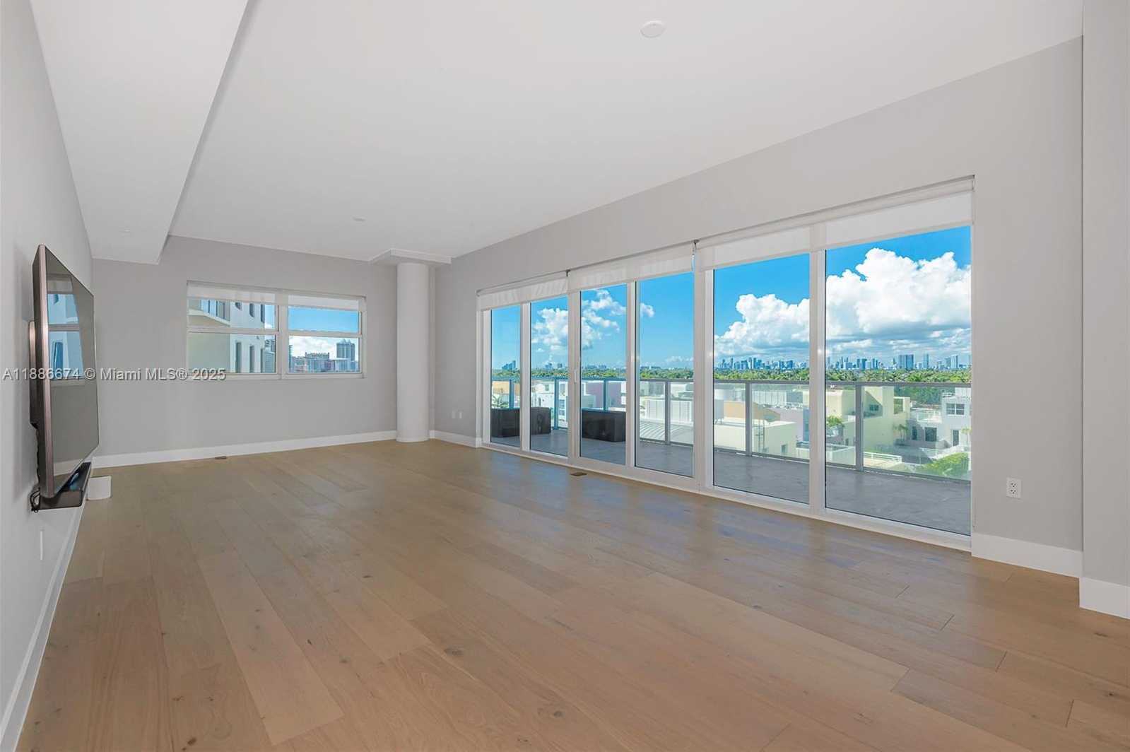 Small Image of 6103 AQUA AVE #605, Miami Beach Number 2