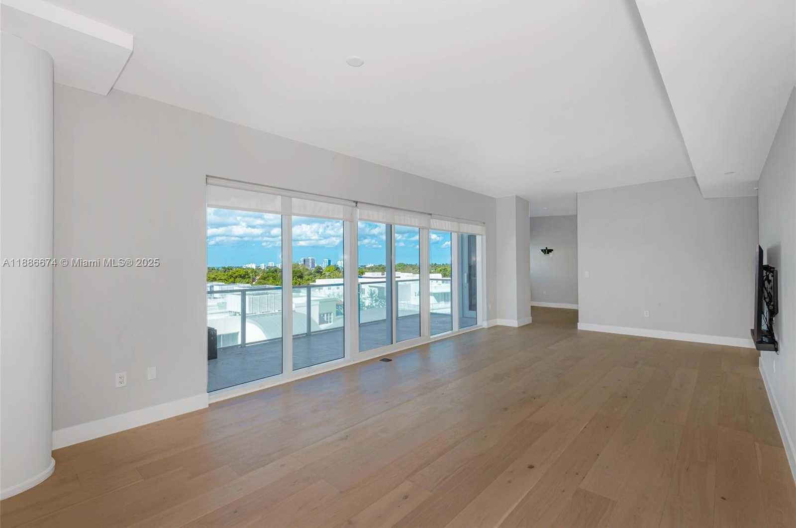 Small Image of 6103 AQUA AVE #605, Miami Beach Number 5