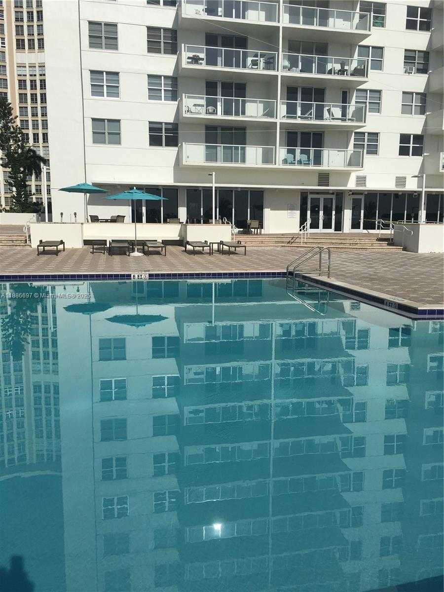 Small Image of 5701 COLLINS AVE #PH09, Miami Beach Number 10