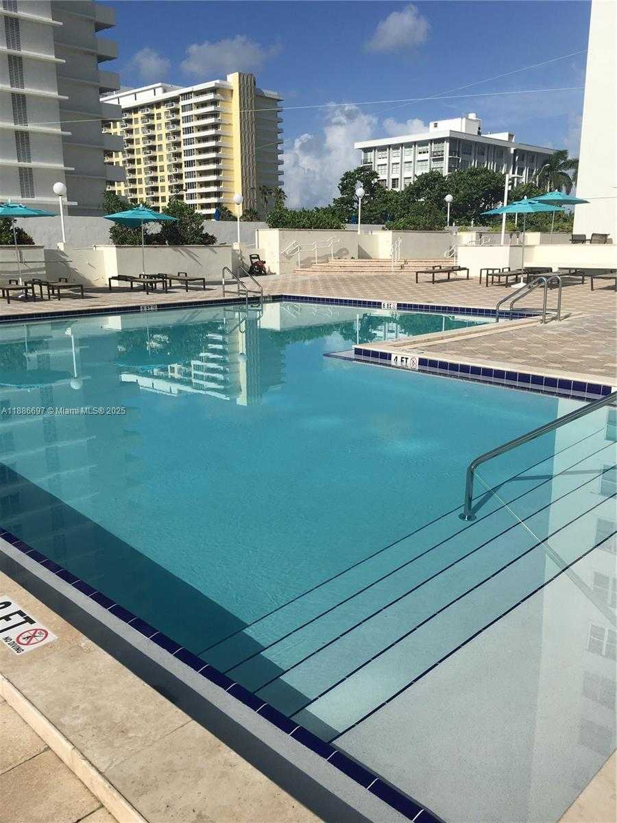 Small Image of 5701 COLLINS AVE #PH09, Miami Beach Number 11
