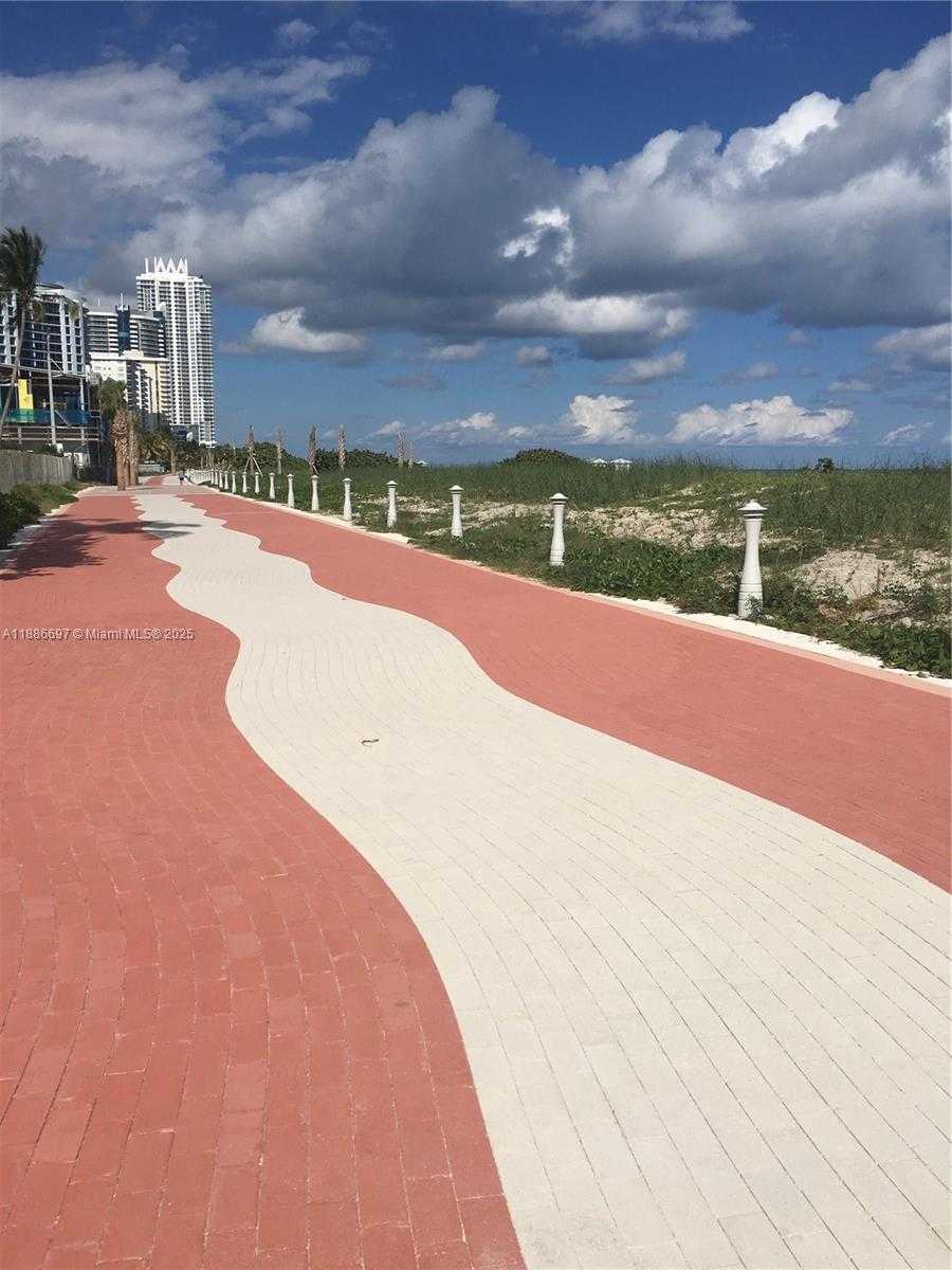 Small Image of 5701 COLLINS AVE #PH09, Miami Beach Number 14