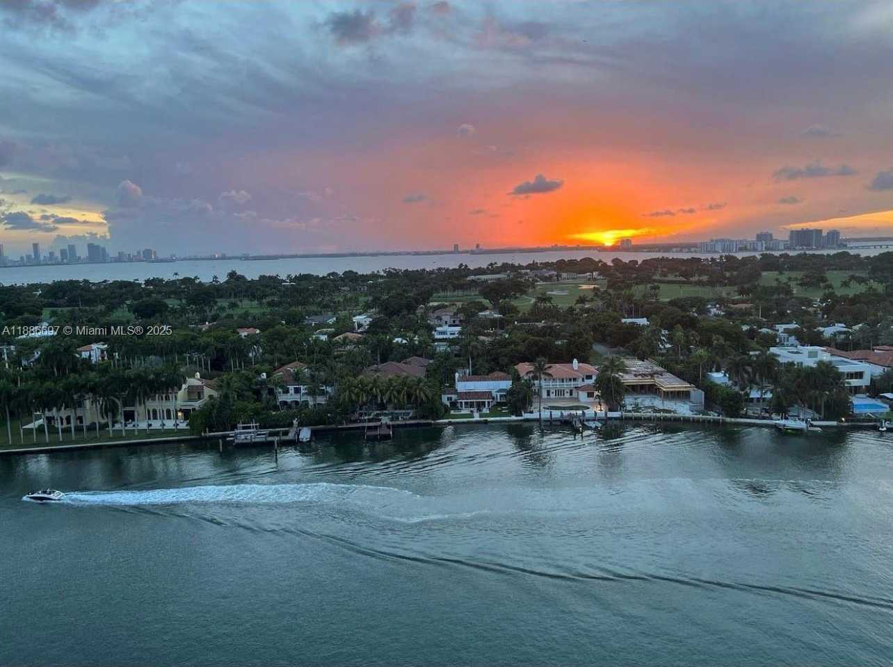 Small Image of 5701 COLLINS AVE #PH09, Miami Beach Number 2