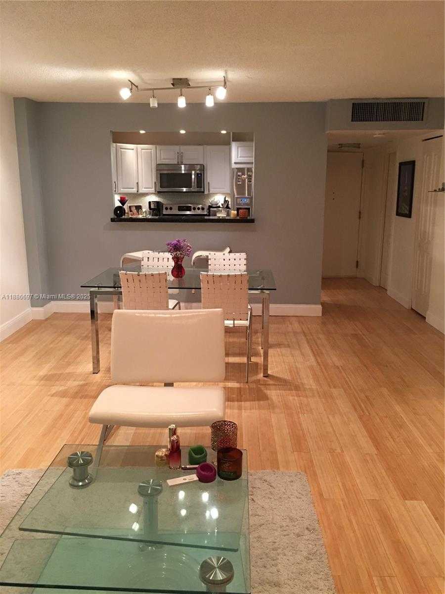 Small Image of 5701 COLLINS AVE #PH09, Miami Beach Number 20