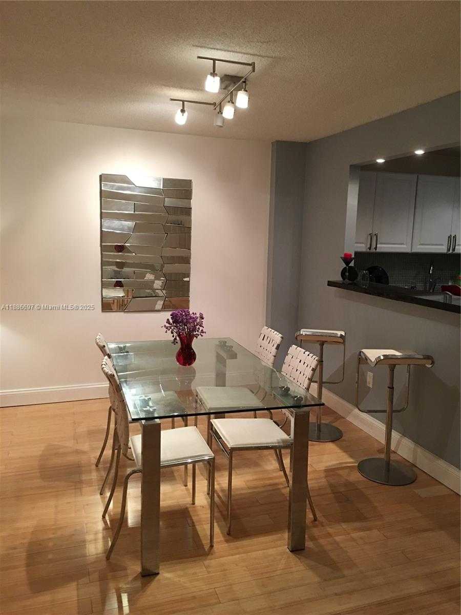 Small Image of 5701 COLLINS AVE #PH09, Miami Beach Number 22