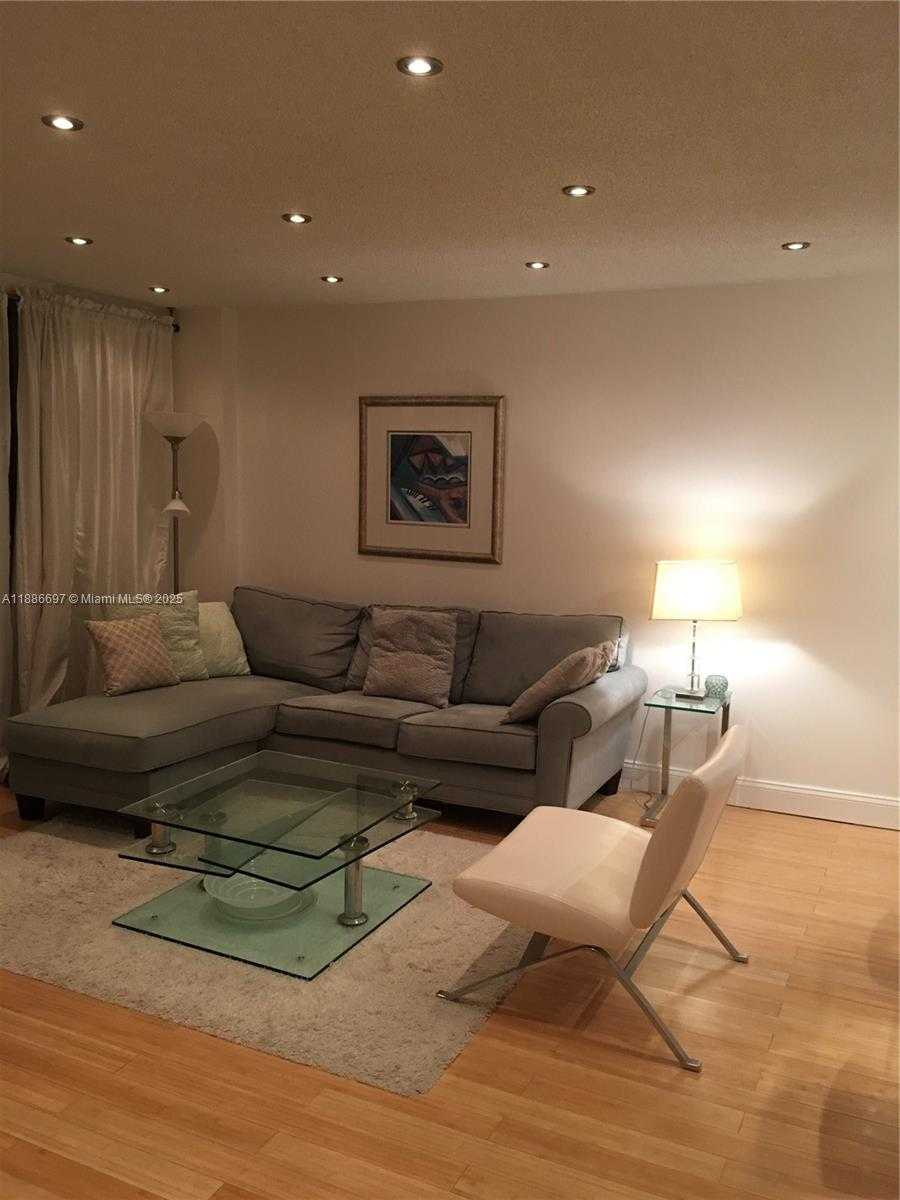 Small Image of 5701 COLLINS AVE #PH09, Miami Beach Number 24