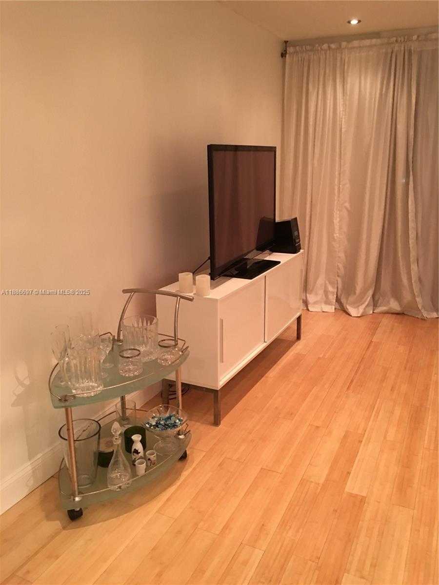 Small Image of 5701 COLLINS AVE #PH09, Miami Beach Number 25