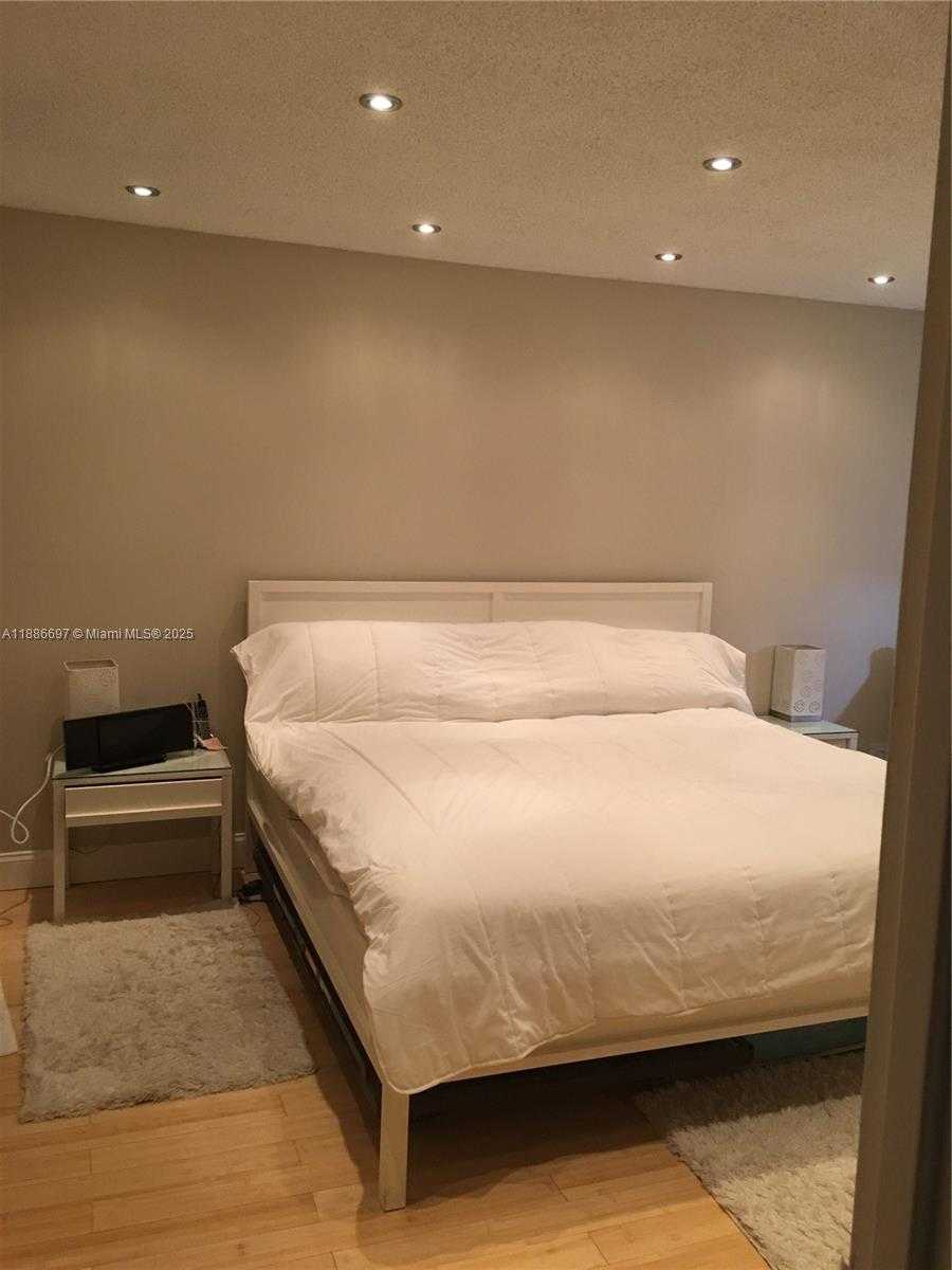 Small Image of 5701 COLLINS AVE #PH09, Miami Beach Number 27