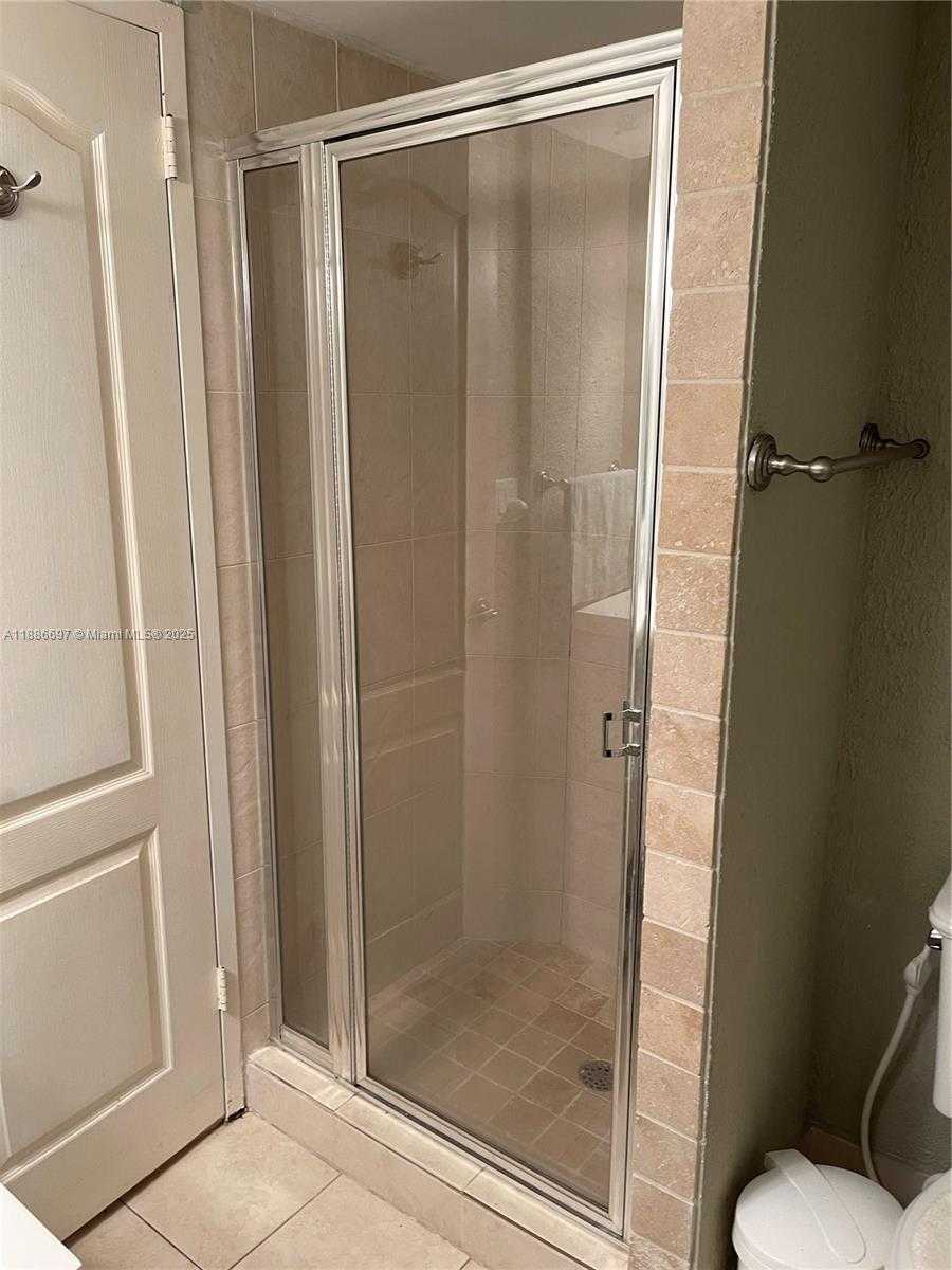 Small Image of 5701 COLLINS AVE #PH09, Miami Beach Number 32