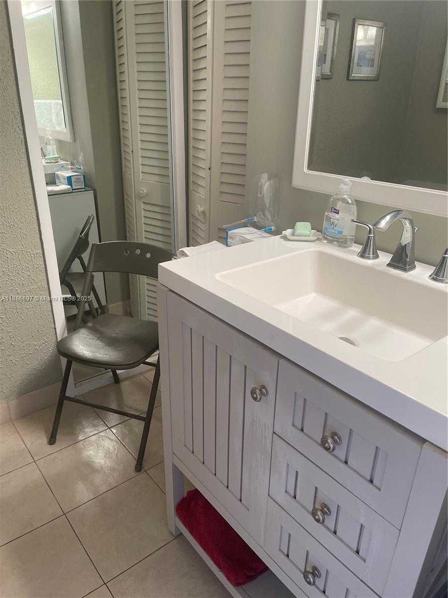 Small Image of 5701 COLLINS AVE #PH09, Miami Beach Number 34