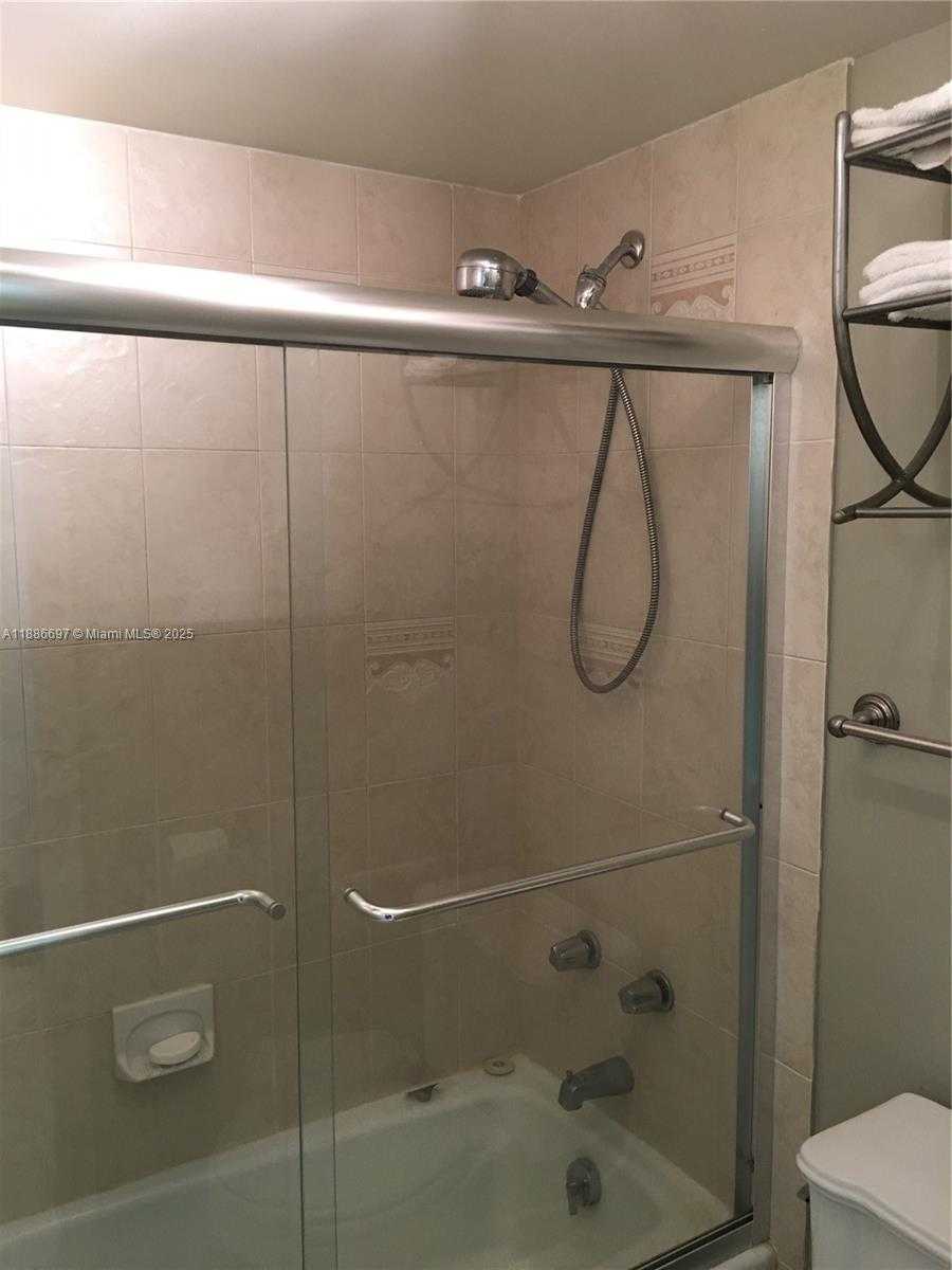 Small Image of 5701 COLLINS AVE #PH09, Miami Beach Number 37