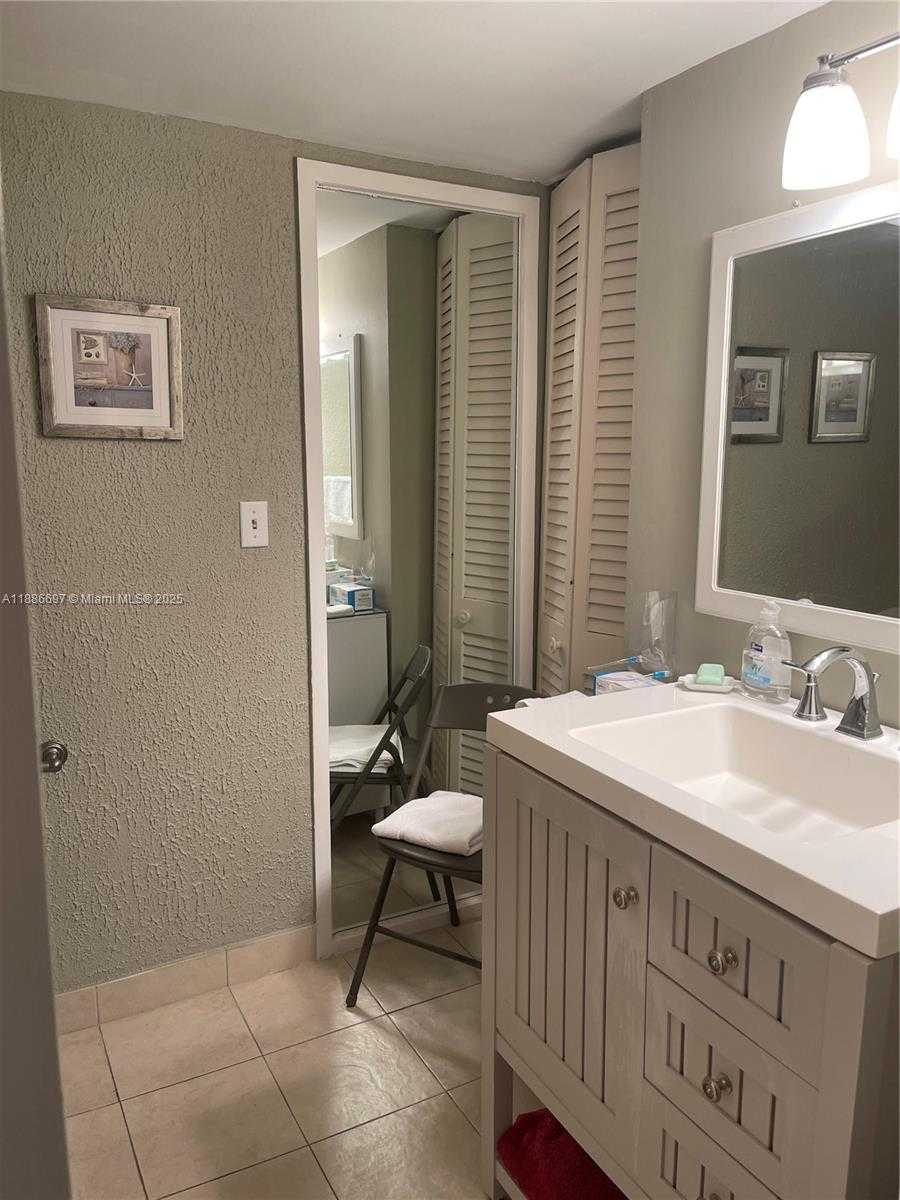 Small Image of 5701 COLLINS AVE #PH09, Miami Beach Number 6