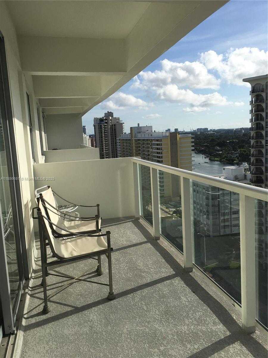 Small Image of 5701 COLLINS AVE #PH09, Miami Beach Number 7