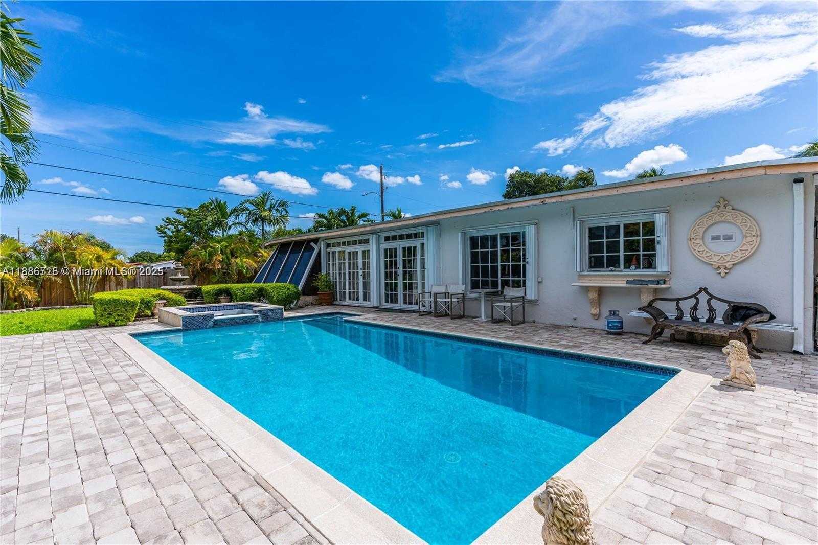 Small Image of 9901 SOUTH WEST 35TH TER, Miami Number 13