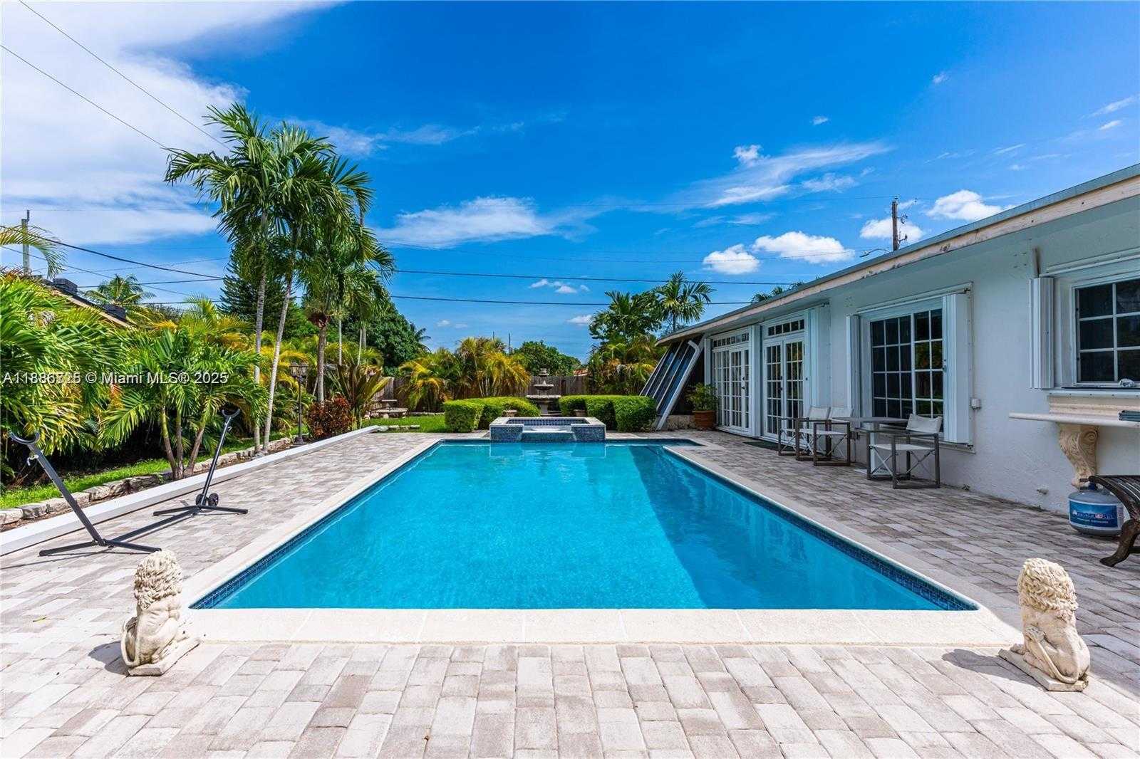 Small Image of 9901 SOUTH WEST 35TH TER, Miami Number 14