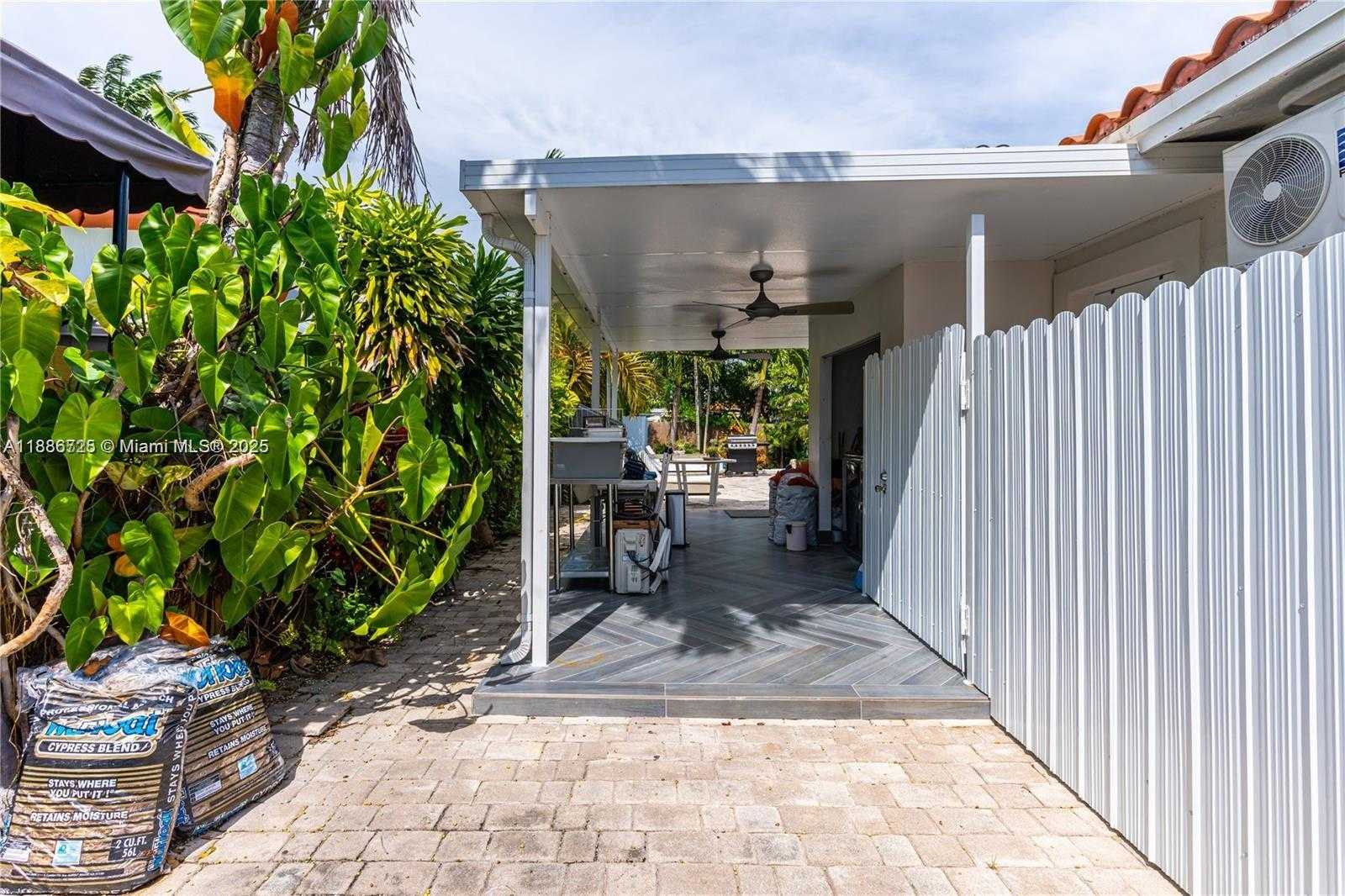 Small Image of 9901 SOUTH WEST 35TH TER, Miami Number 16