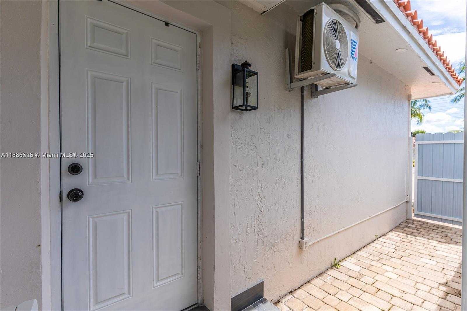 Small Image of 9901 SOUTH WEST 35TH TER, Miami Number 17