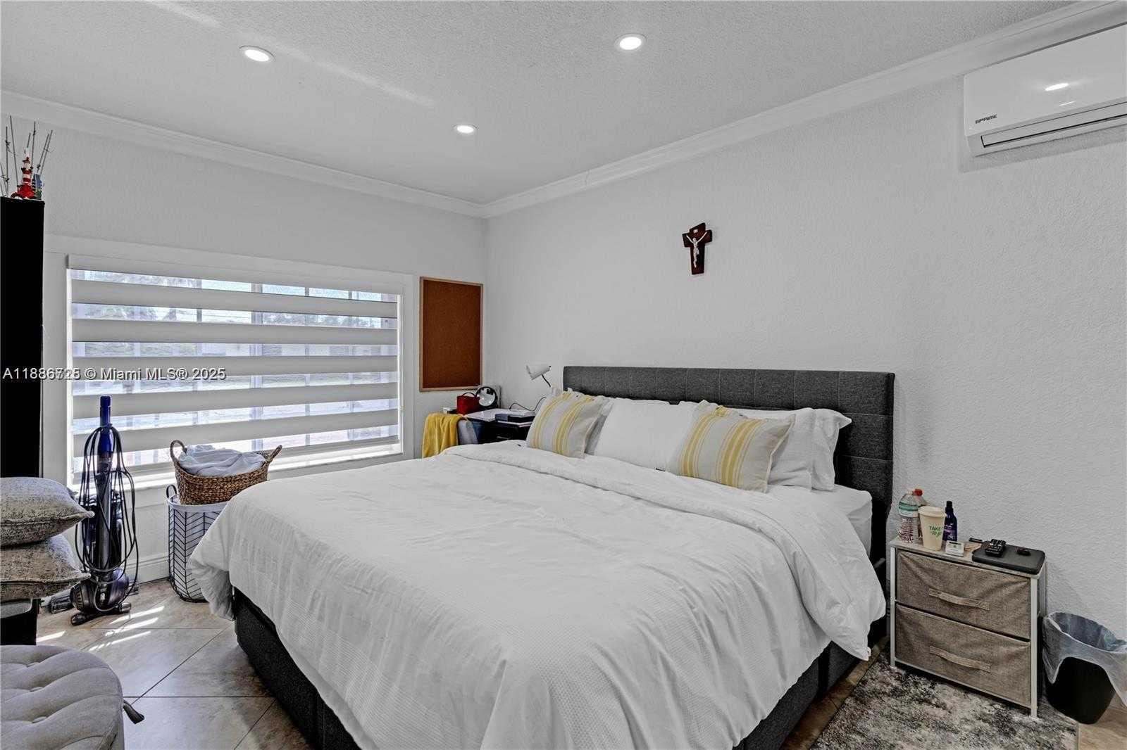 Small Image of 9901 SOUTH WEST 35TH TER, Miami Number 19