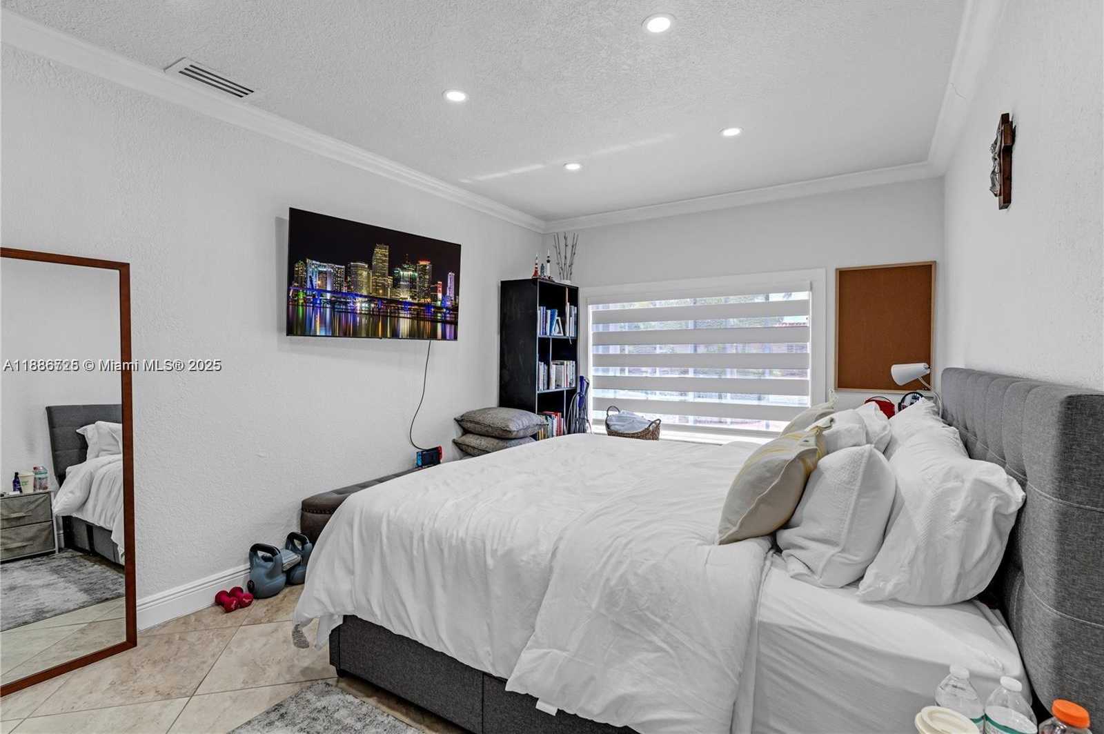 Small Image of 9901 SOUTH WEST 35TH TER, Miami Number 20