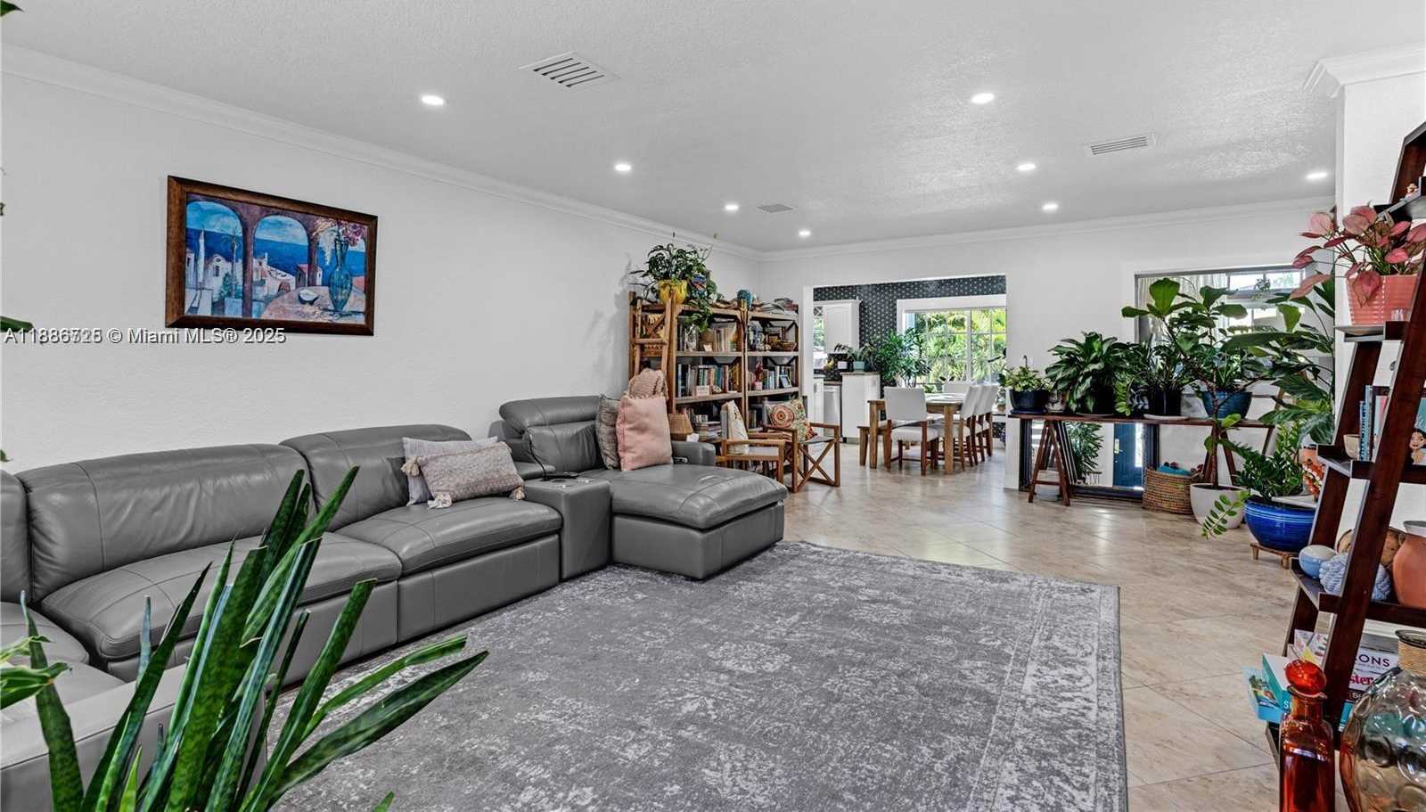 Small Image of 9901 SOUTH WEST 35TH TER, Miami Number 21