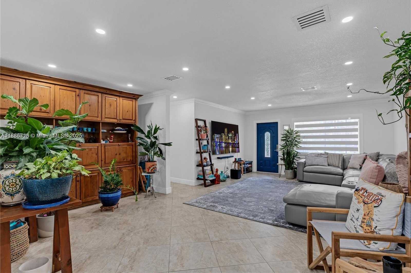 Small Image of 9901 SOUTH WEST 35TH TER, Miami Number 23
