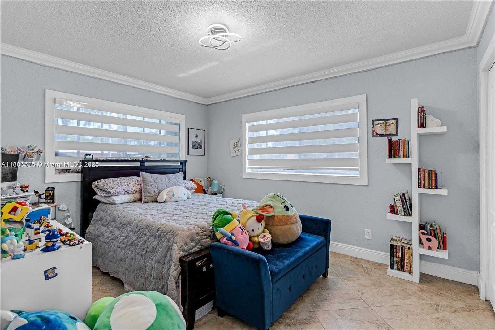 Small Image of 9901 SOUTH WEST 35TH TER, Miami Number 38