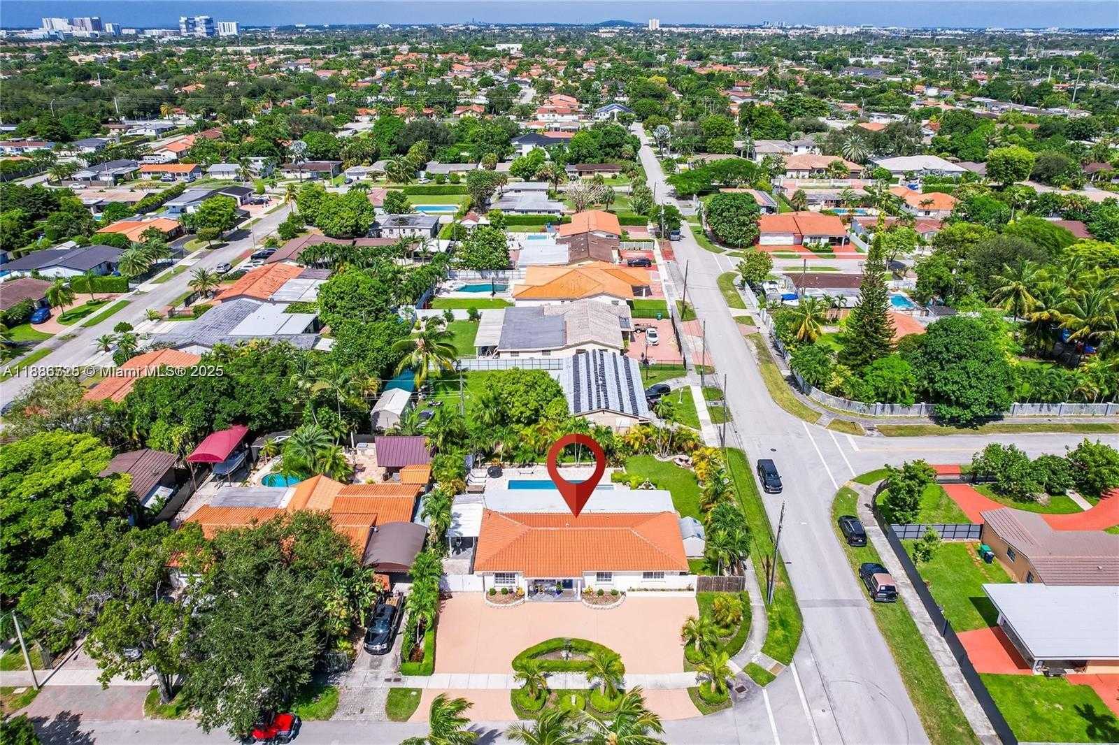 Small Image of 9901 SOUTH WEST 35TH TER, Miami Number 4