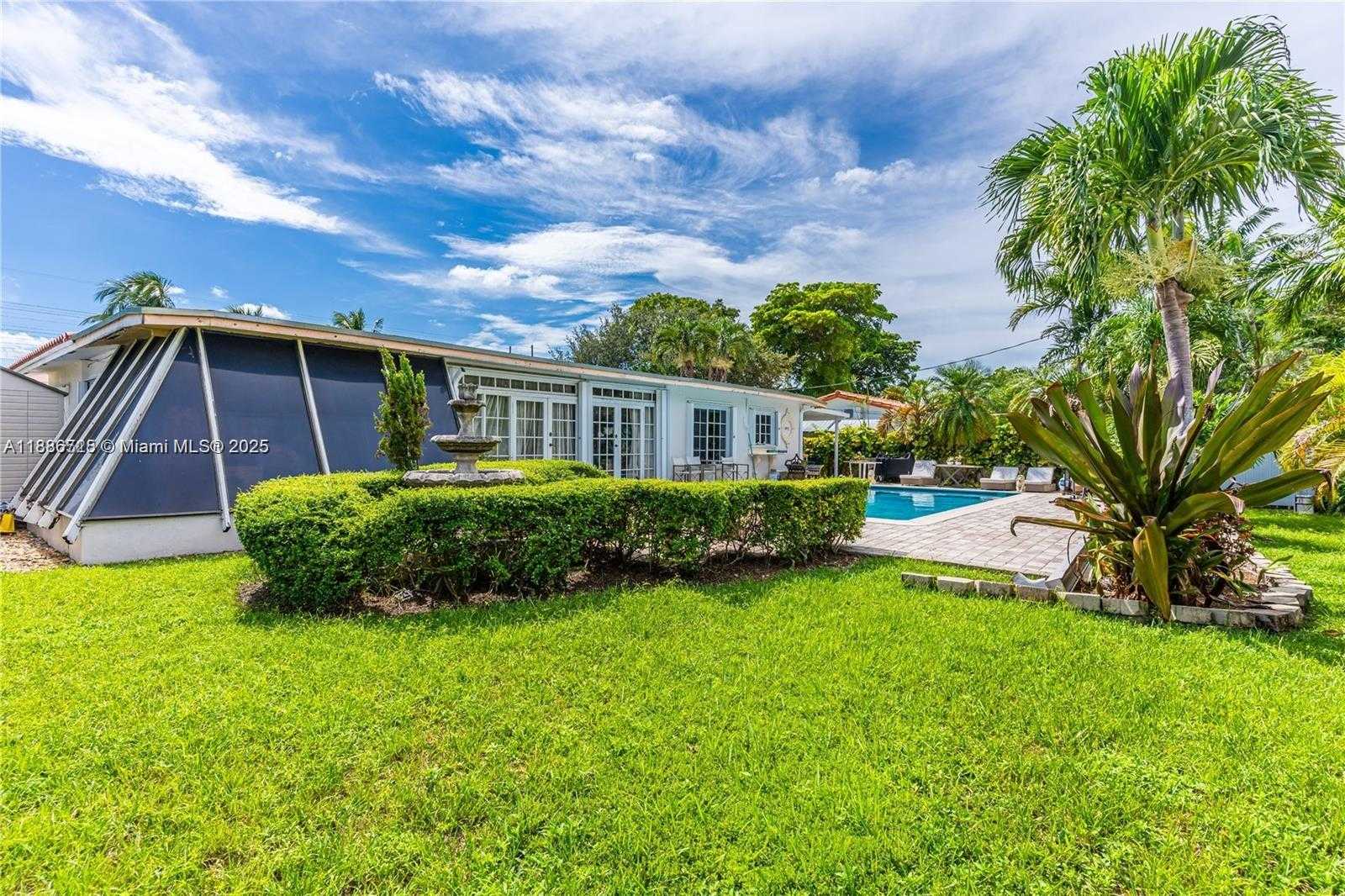 Small Image of 9901 SOUTH WEST 35TH TER, Miami Number 7