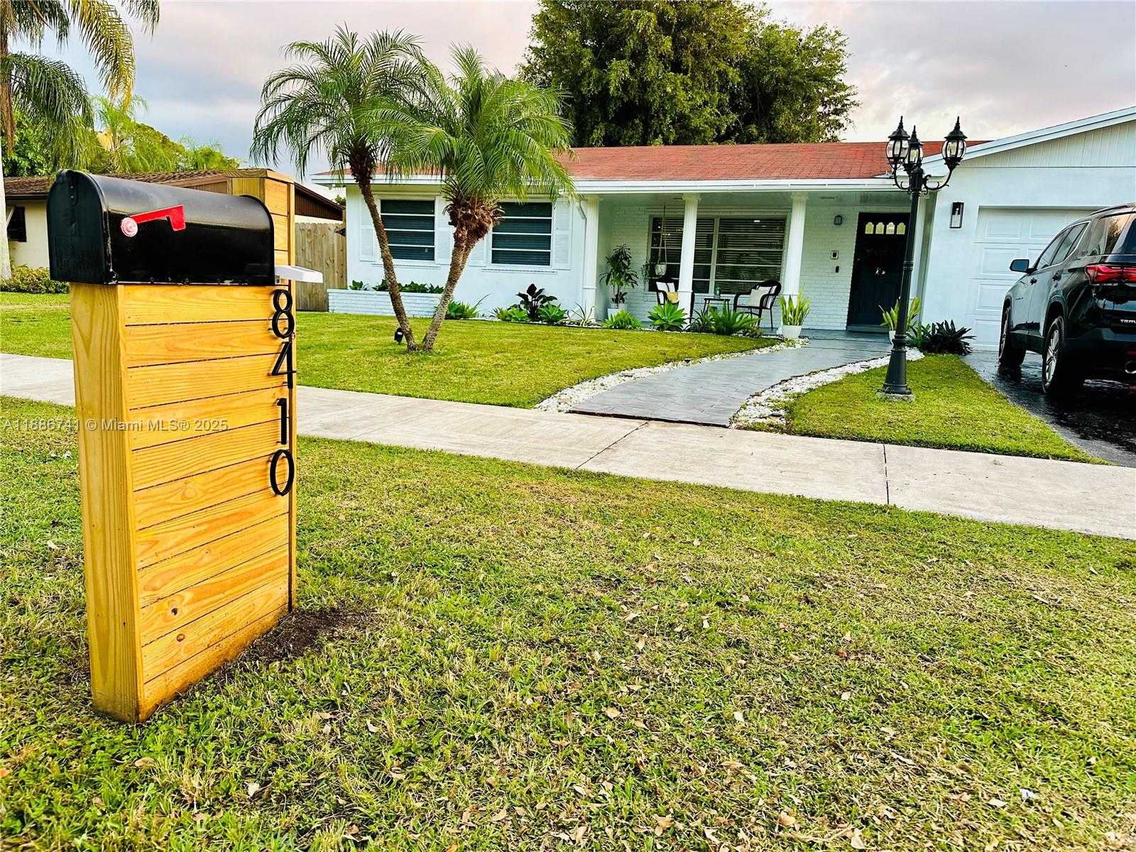 Small Image of 8410 SOUTH WEST 201ST ST, Cutler Bay Number 3