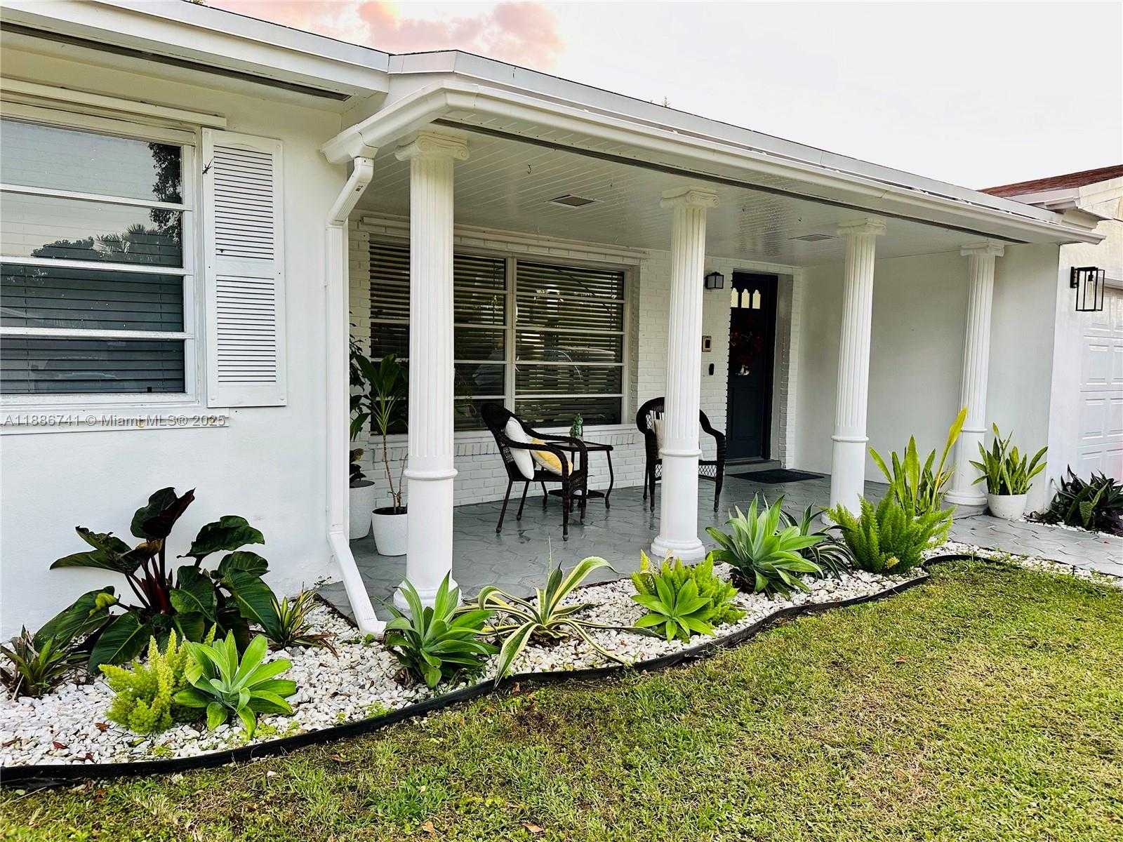 Small Image of 8410 SOUTH WEST 201ST ST, Cutler Bay Number 4