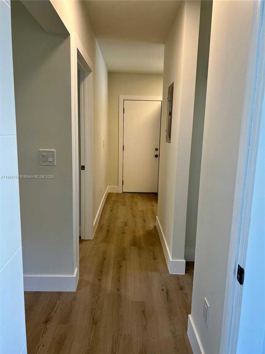 Small Image of 711 BEACOM BLVD #8, Miami Number 10