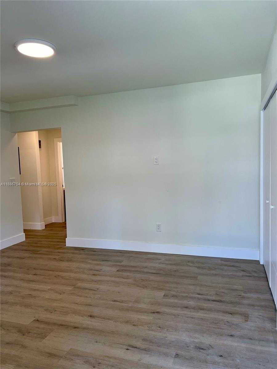 Small Image of 711 BEACOM BLVD #8, Miami Number 2