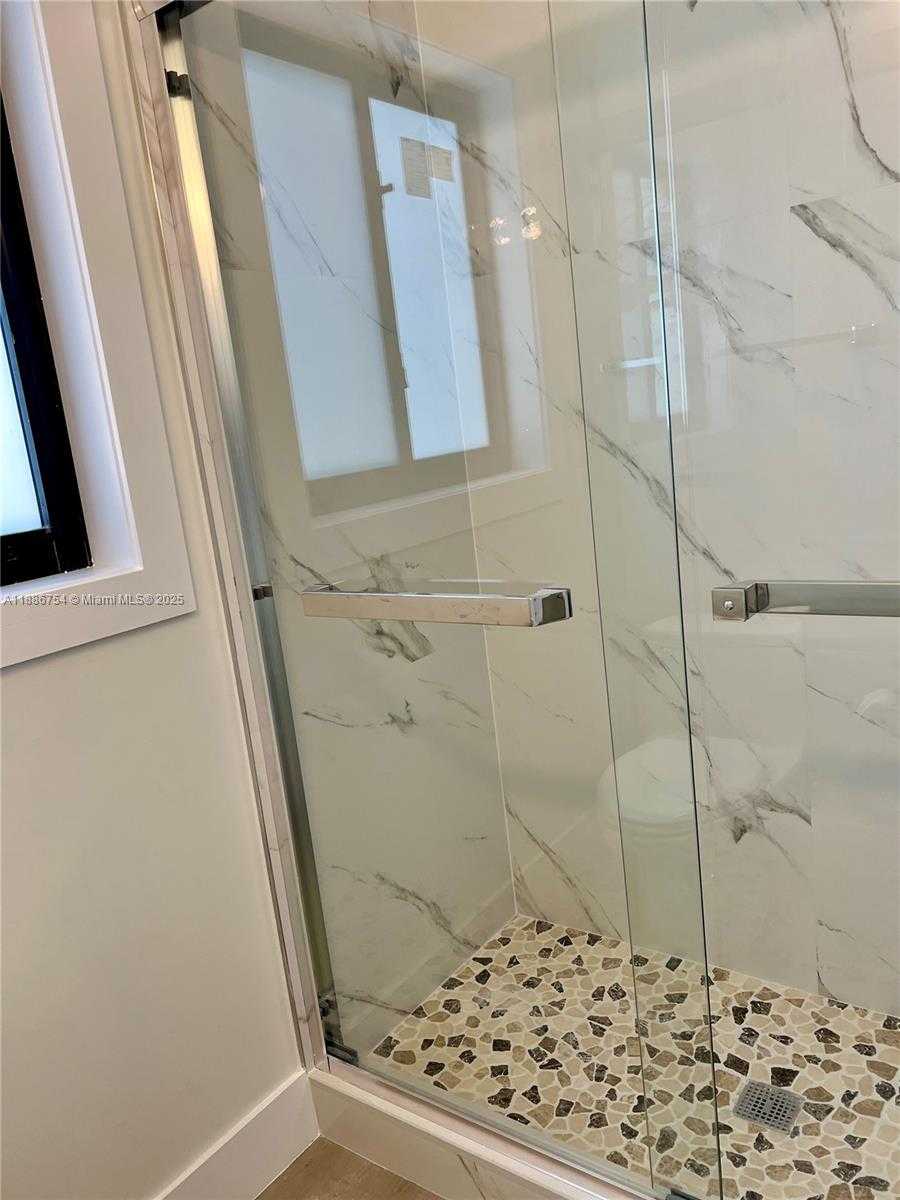 Small Image of 711 BEACOM BLVD #8, Miami Number 9