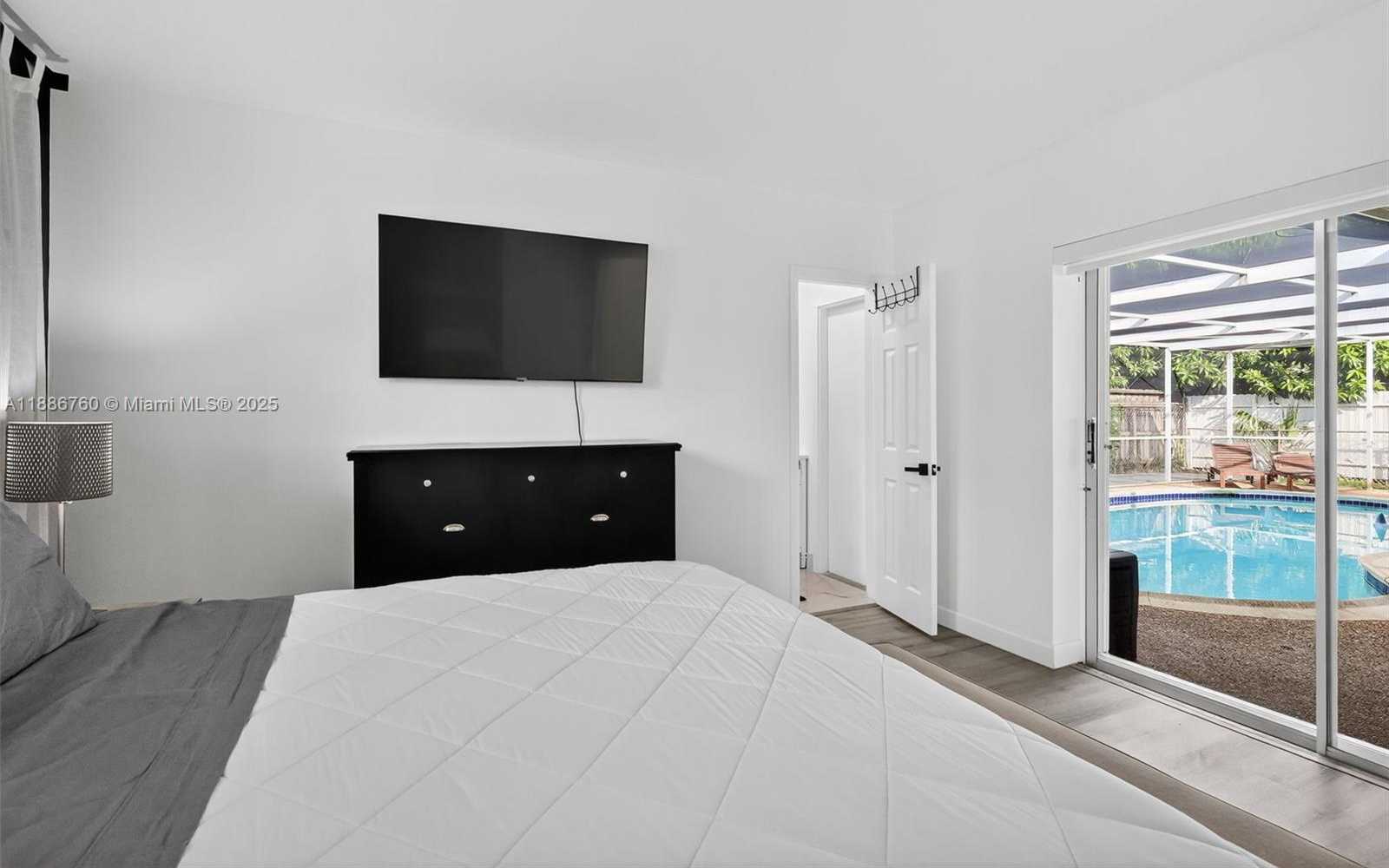 Small Image of 1820 NORTH 56TH AVE, Hollywood Number 24