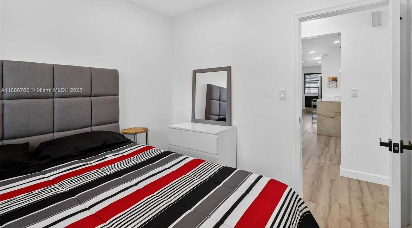 Small Image of 1820 NORTH 56TH AVE, Hollywood Number 38