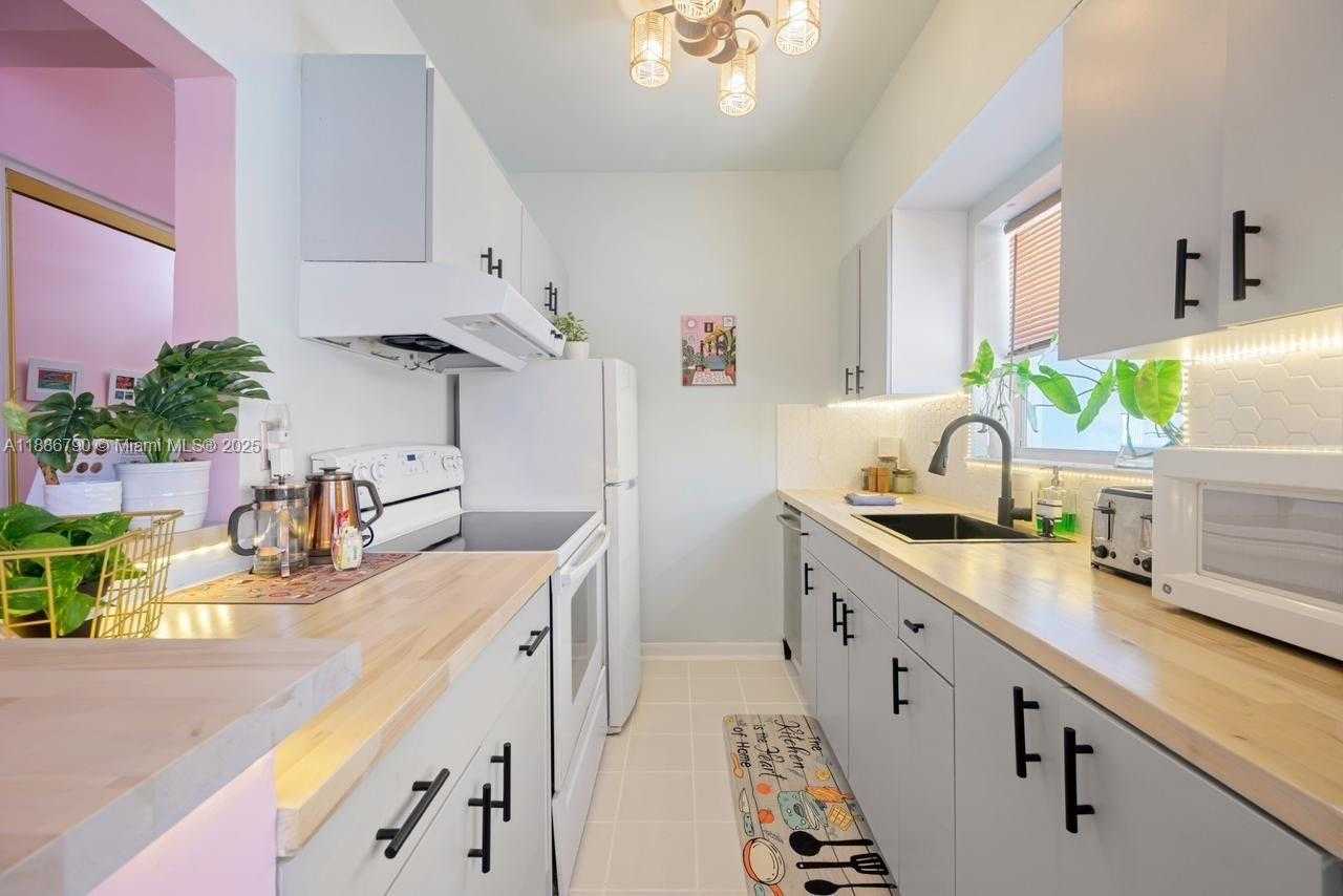 Small Image of 315 VAN BUREN ST #104B, Hollywood Number 7