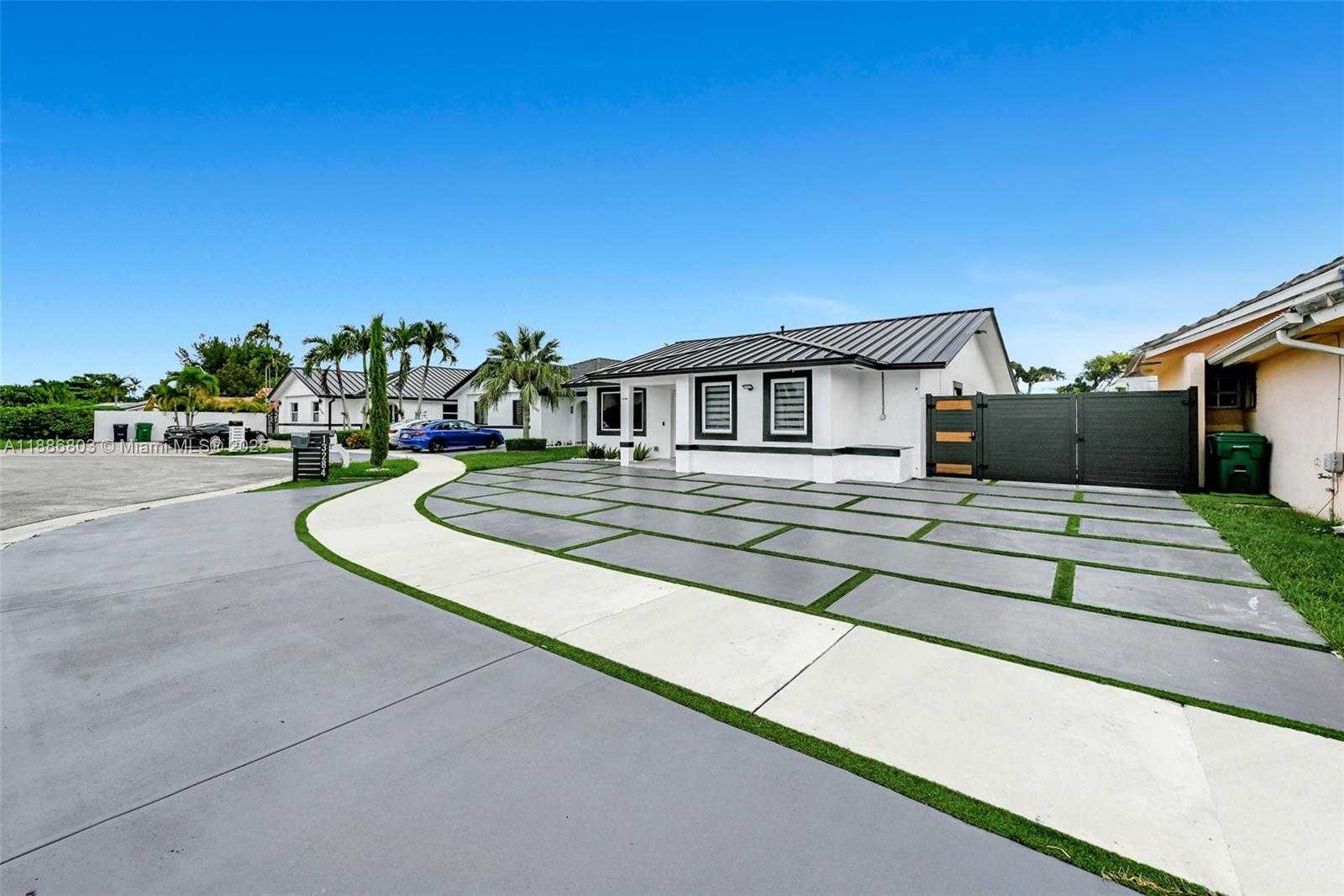 Small Image of 13284 SOUTH WEST 39TH STREET, Miami Number 2
