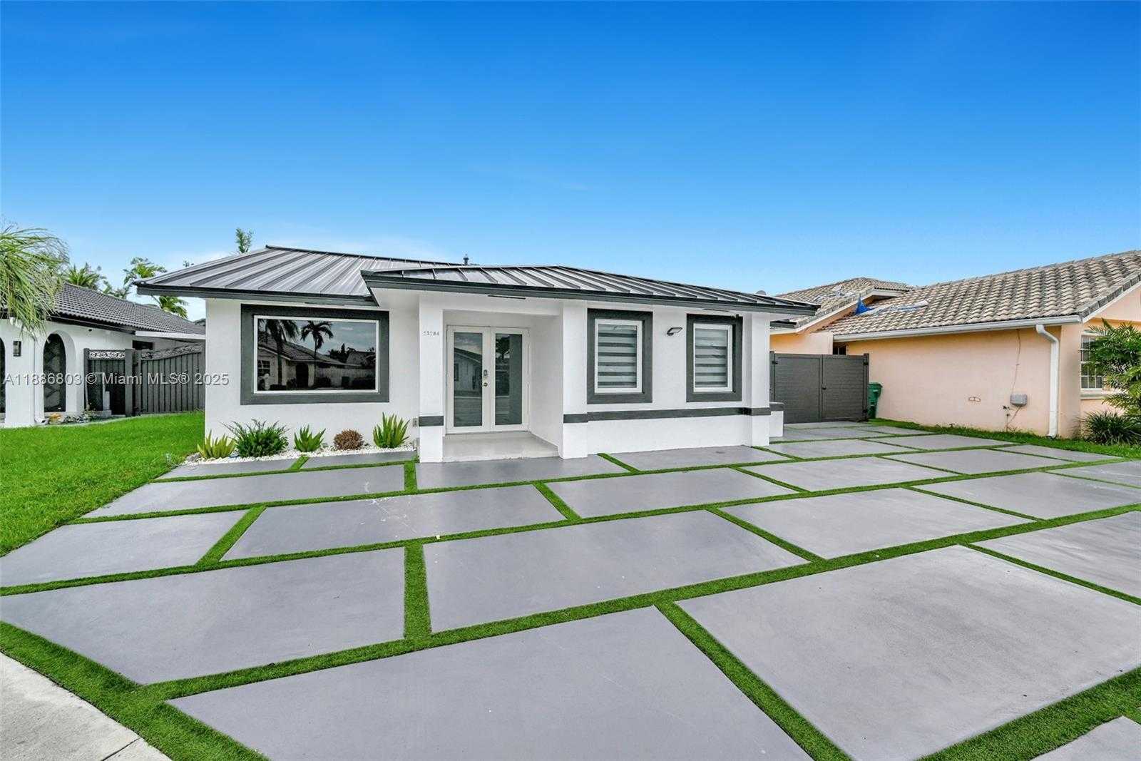 Small Image of 13284 SOUTH WEST 39TH STREET, Miami Number 3