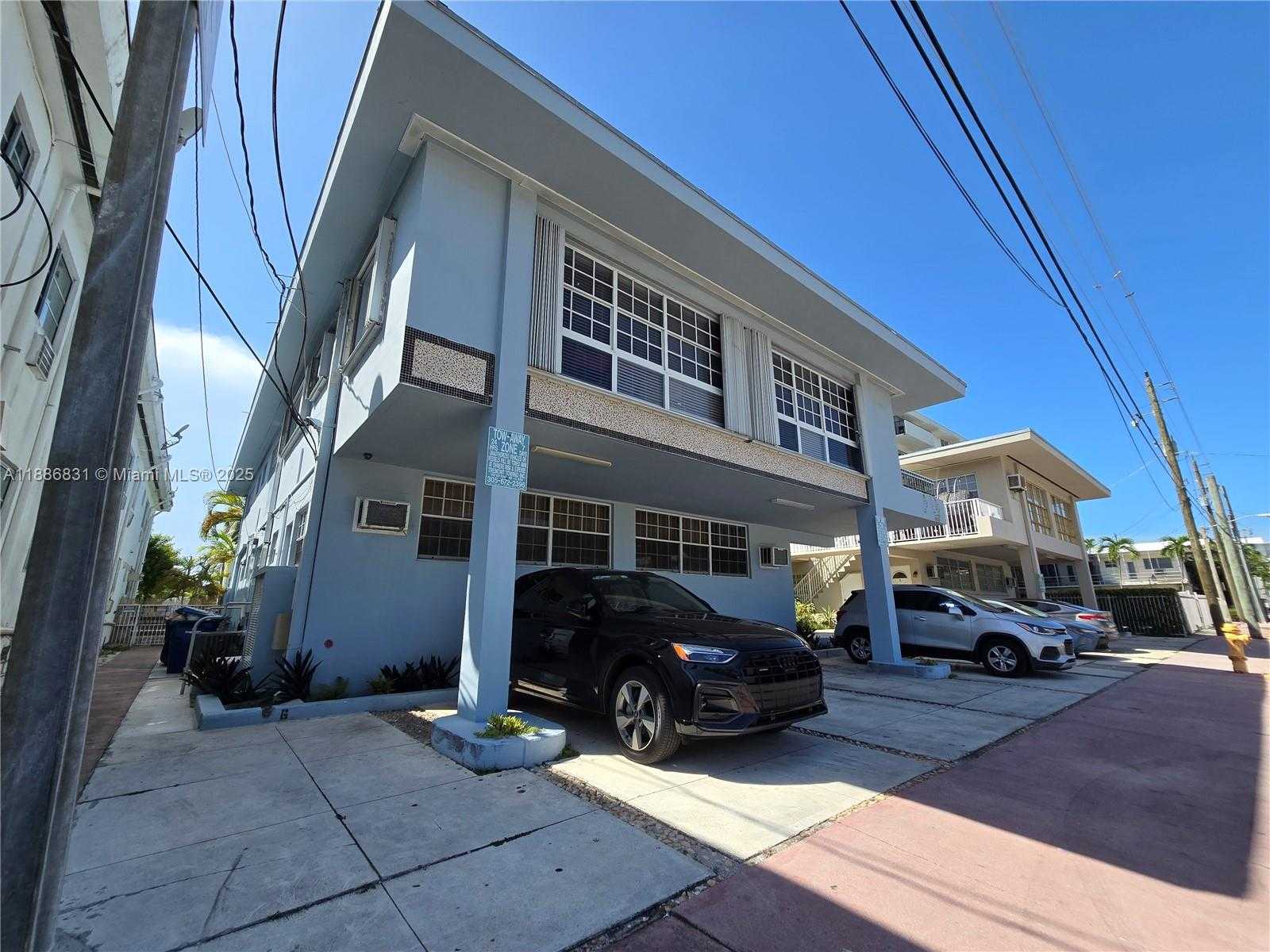 Small Image of 8000 TATUM WATERWAY DR #5, Miami Beach Number 6
