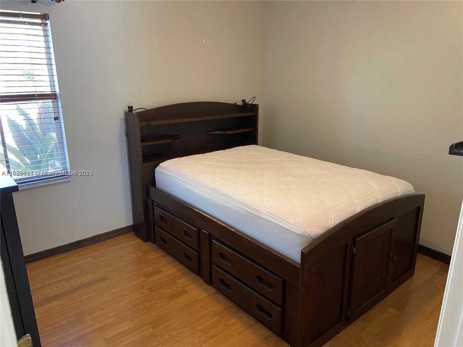 Small Image of 18121 SOUTH WEST 152ND CT, Miami Number 10