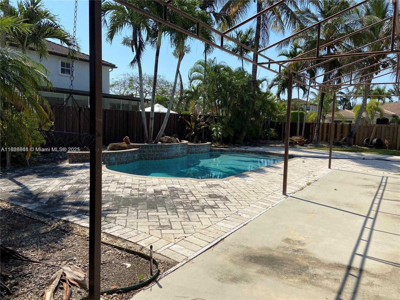 Small Image of 18121 SOUTH WEST 152ND CT, Miami Number 11