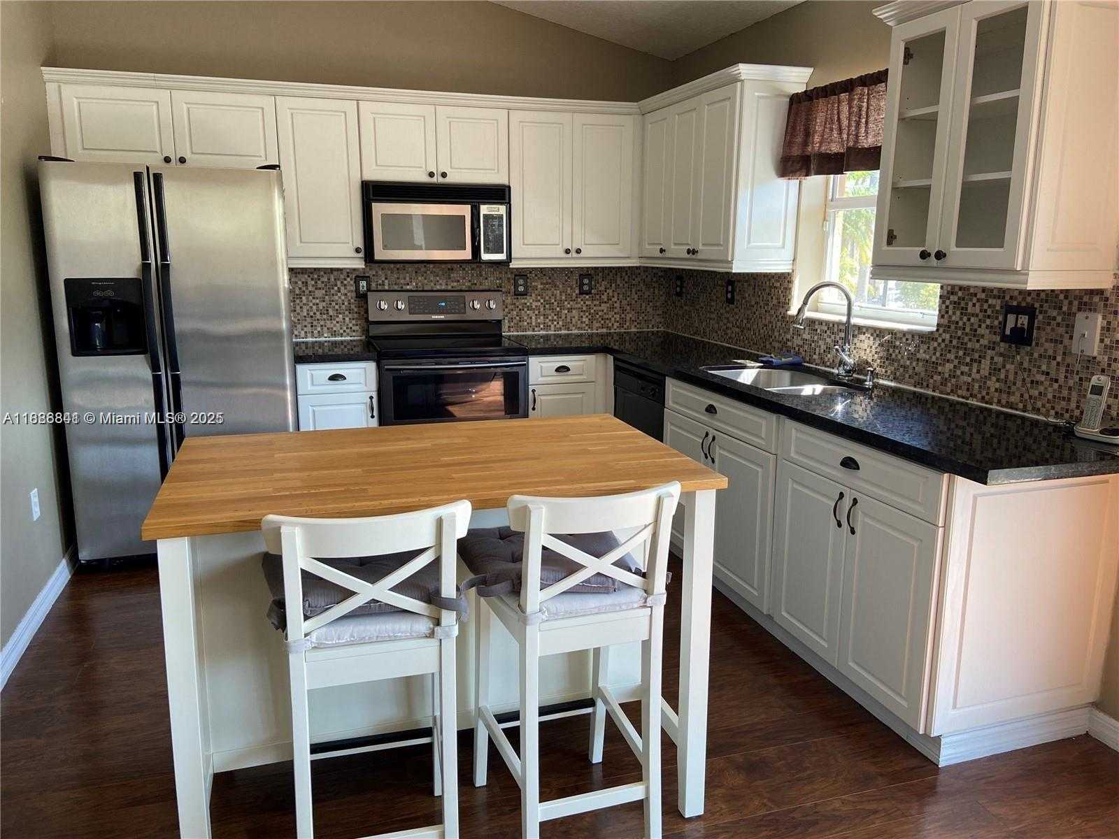 Small Image of 18121 SOUTH WEST 152ND CT, Miami Number 2