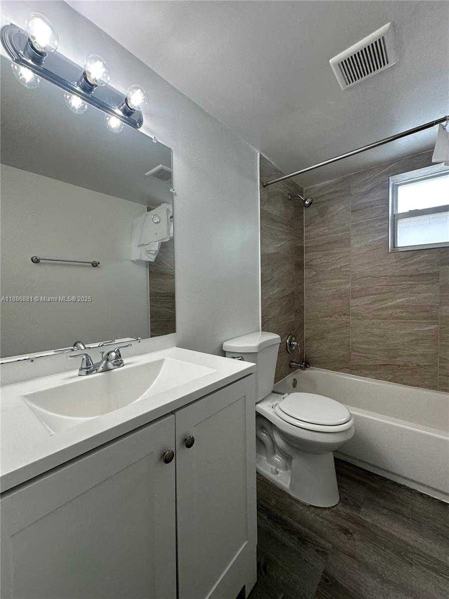 Small Image of 2500 JOHNSON ST #10, Hollywood Number 18