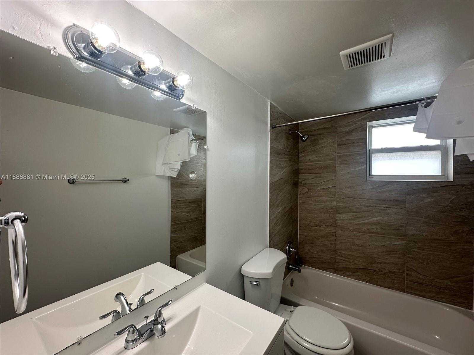 Small Image of 2500 JOHNSON ST #10, Hollywood Number 19