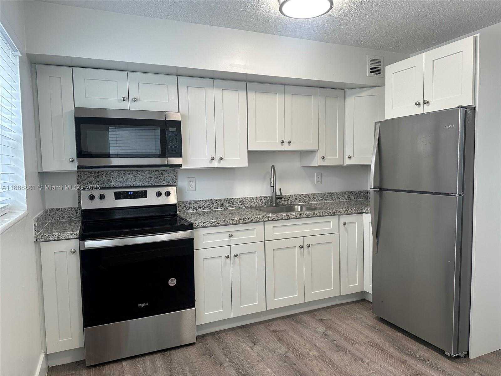 Small Image of 2500 JOHNSON ST #10, Hollywood Number 2