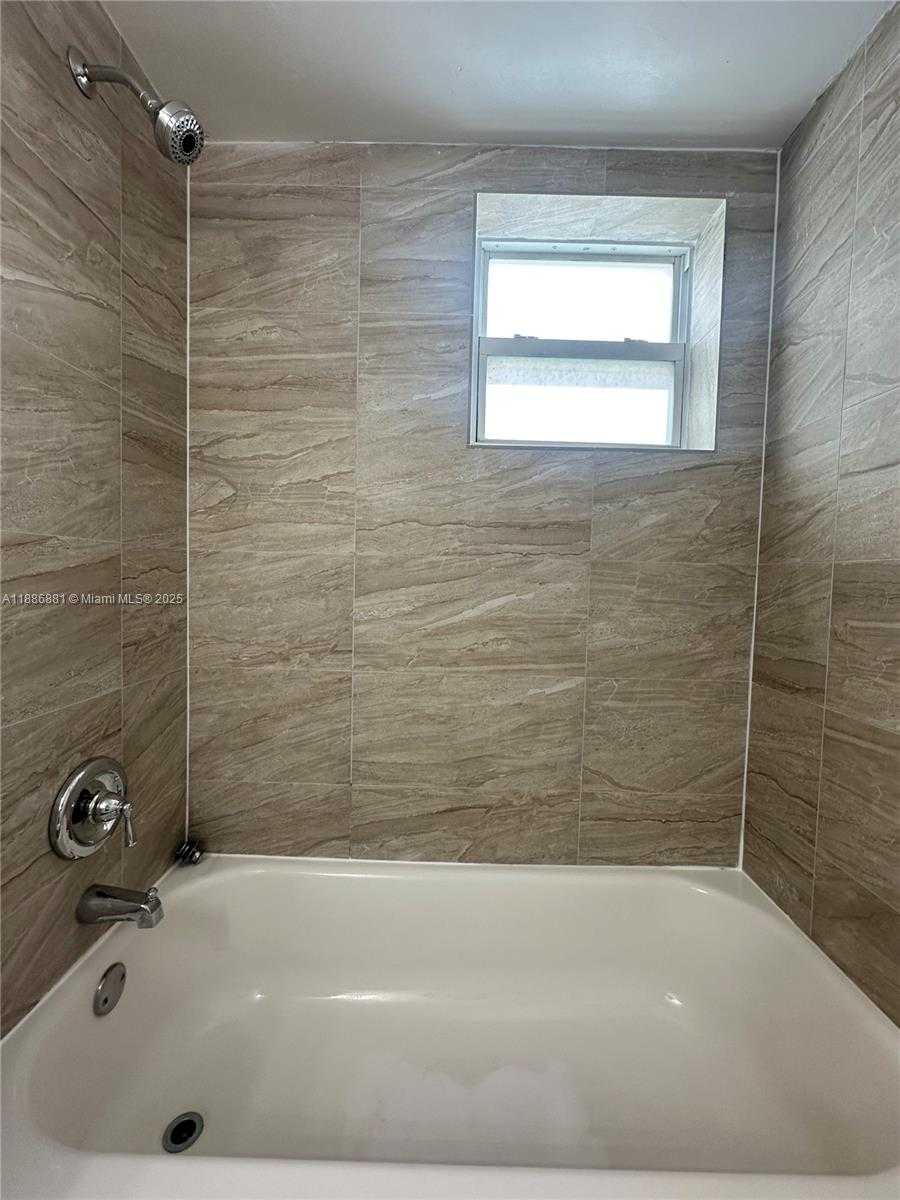 Small Image of 2500 JOHNSON ST #10, Hollywood Number 20