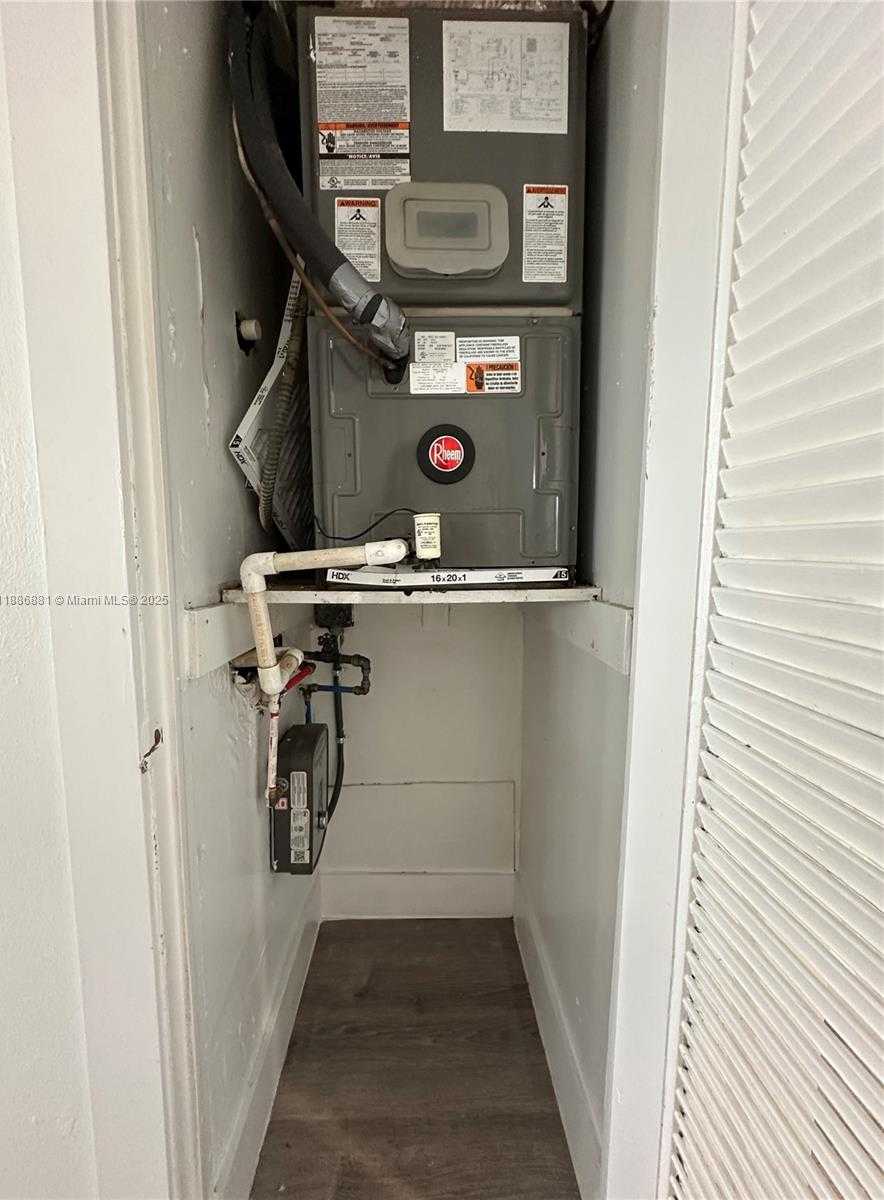 Small Image of 2500 JOHNSON ST #10, Hollywood Number 22